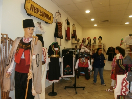 100-year-old costumes and unique embroidery in the Purunika shop